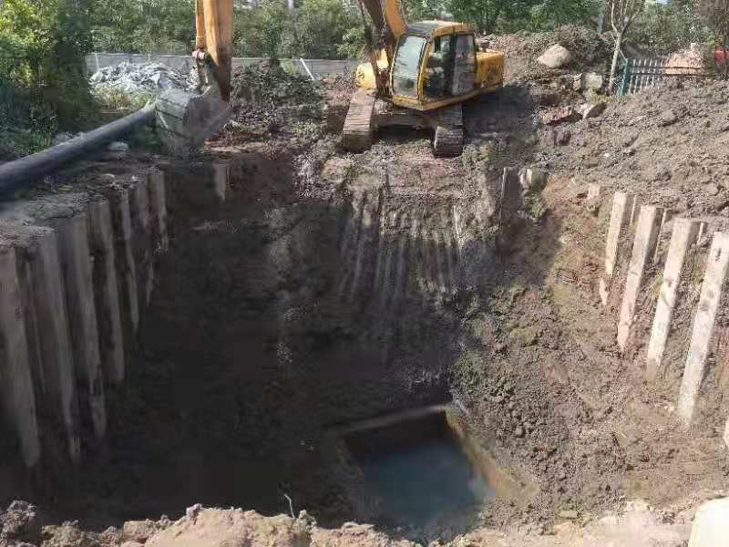 新洲路泵站污水管道抢修