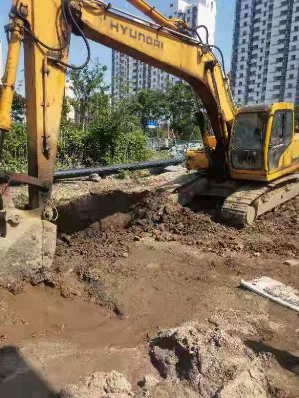 新洲路泵站污水管道抢修
